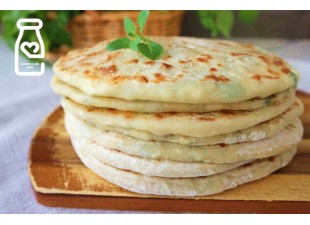 Коржі з адигейським сиром - смачна закуска спекотного літа