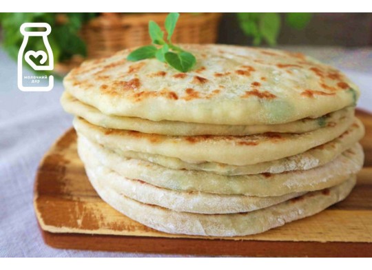 Коржі з адигейським сиром - смачна закуска спекотного літа