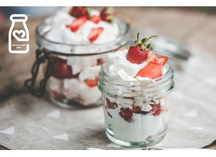 Полуничний сметанний крем - і смачно, і корисно круглий рік